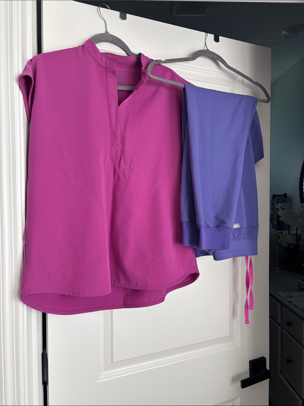 Women’s Magenta Short Sleeve V-Neck Top bottoms
